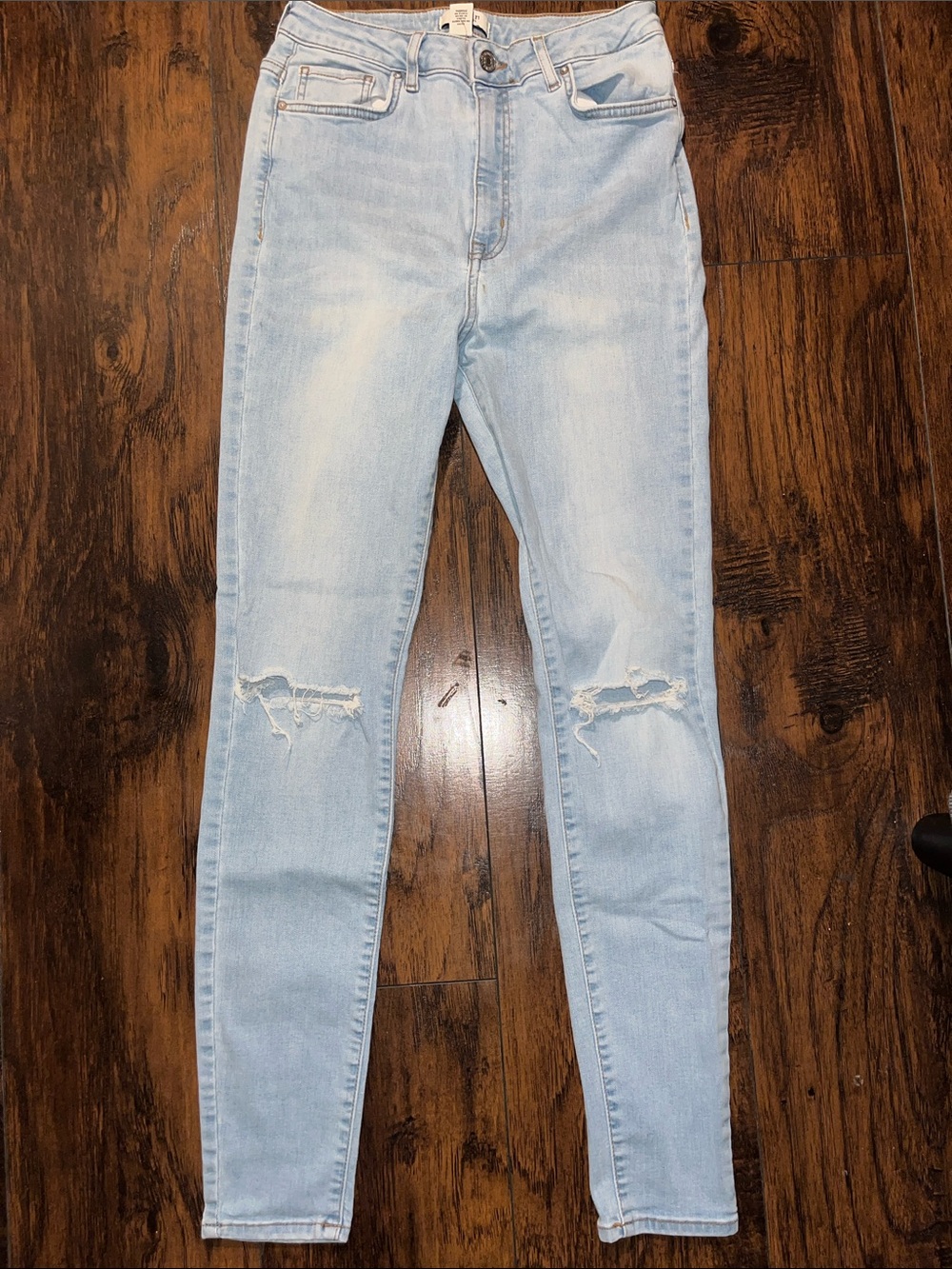 Forever 21 juniors distressed skinny jeans